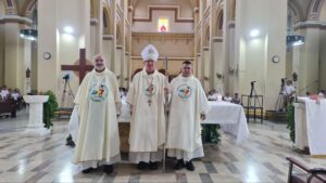 Las parroquias San Pedro y San Pablo y Emmanuel peregrinan en sinodalidad