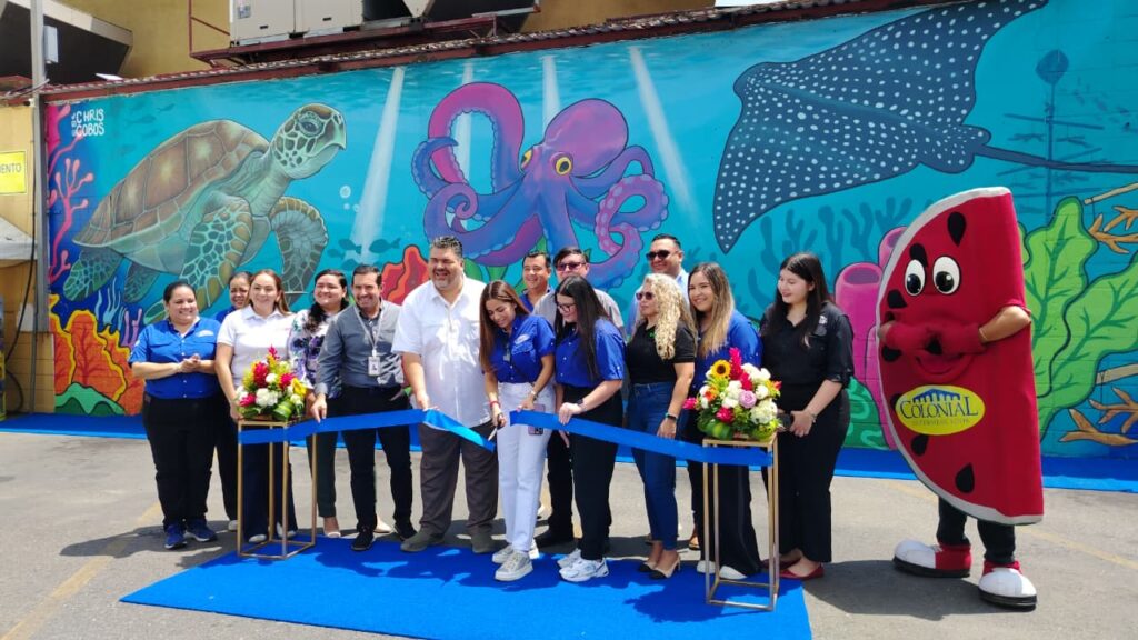 Supermercados Colonial inauguración mural en conmemoración al trabajo del Roatán Marine Park