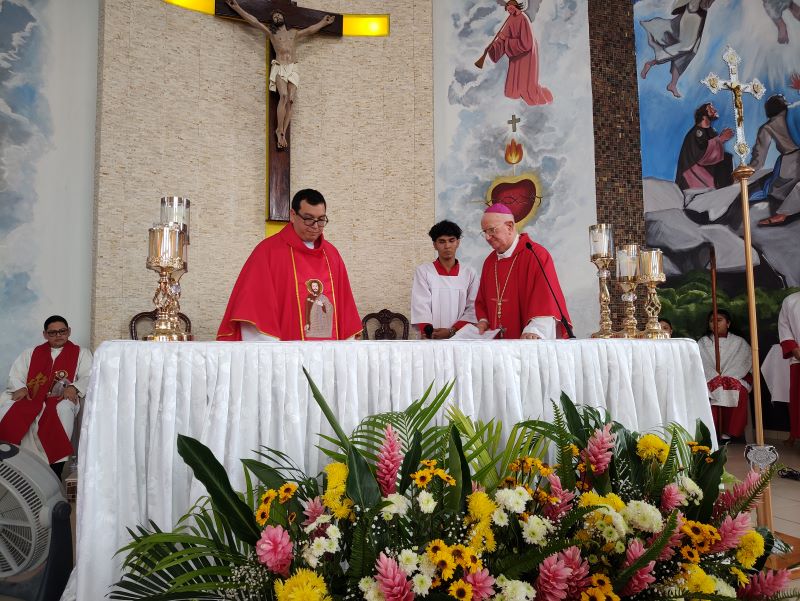 Padre Eduardo Sorto nuevo párroco de la parroquia Santiago Apóstol