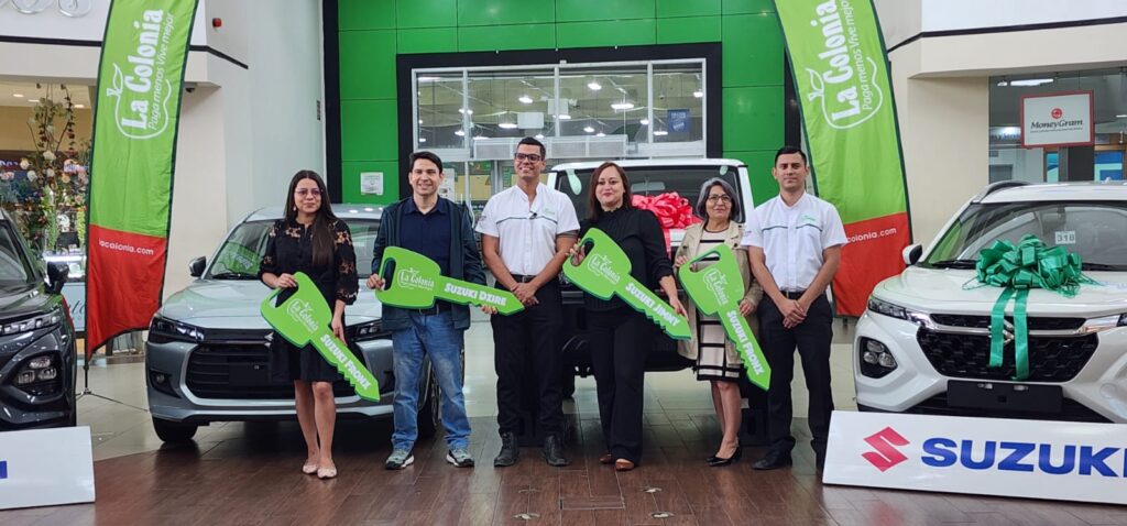 Supermercados La Colonia entrega vehículos a los ganadores de la promoción “Navidad de lujo al estilo Suzuki”