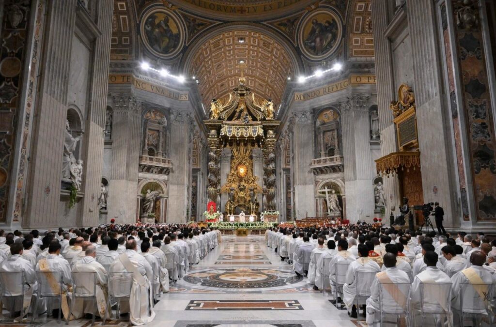 El Papa: Los consagrados son fuente de paz. Muchos permanecen donde retumban las armas