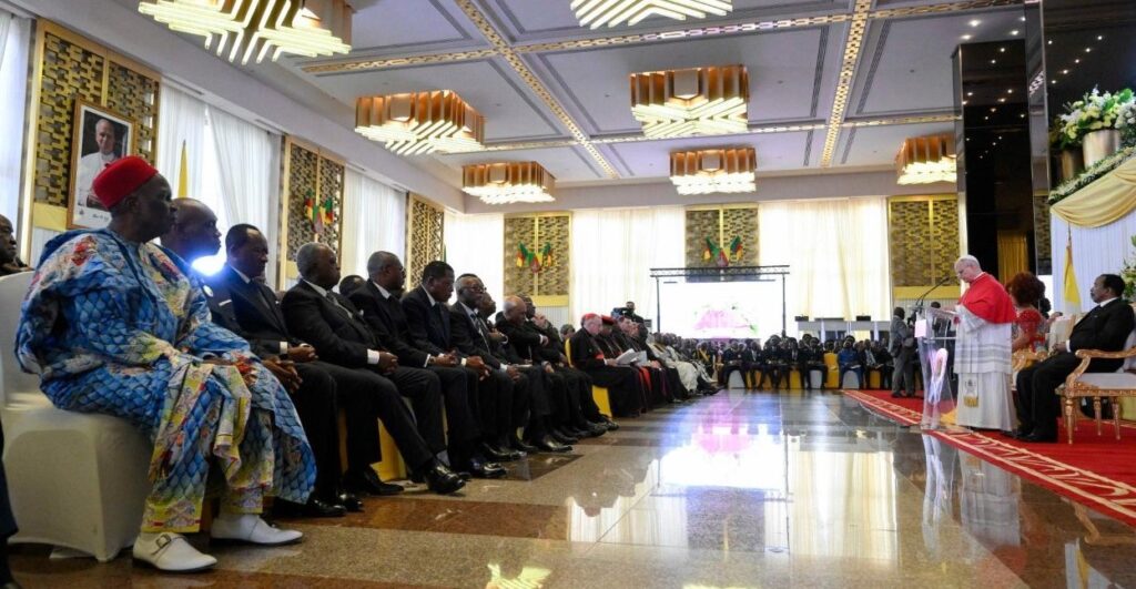 El Papa: La paz no se decreta, se acoge y se vive. Es un don de Dios