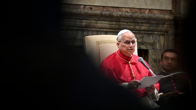 El Papa: hoy se busca la paz con las armas, es urgente fortalecer el diálogo
