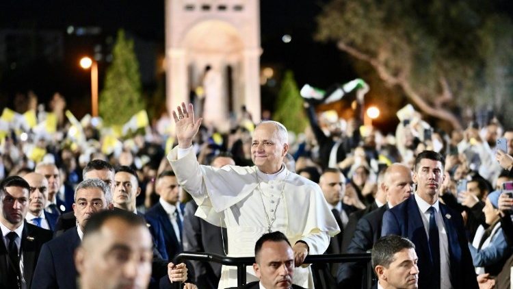 León XIV a los jóvenes: Sean una luz en medio de la oscuridad que puede parecer abrumadora