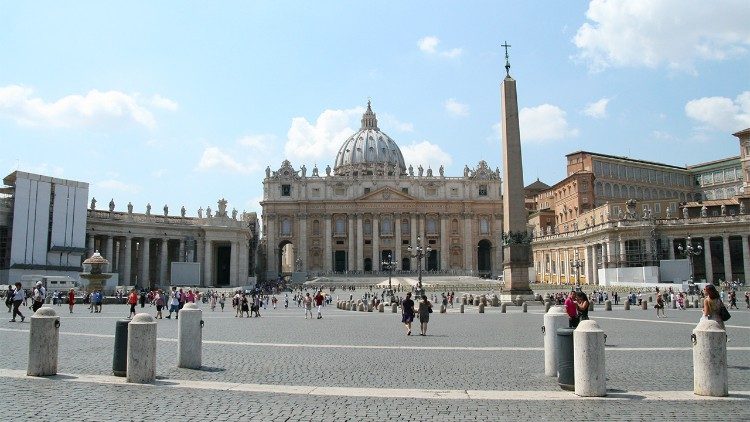 El Papa firma la nueva Ley Fundamental del Estado de la Ciudad del Vaticano