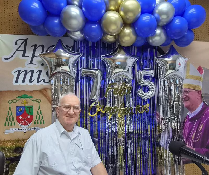 Celebración por los 75 años de vida de monseñor Miguel Lenihan