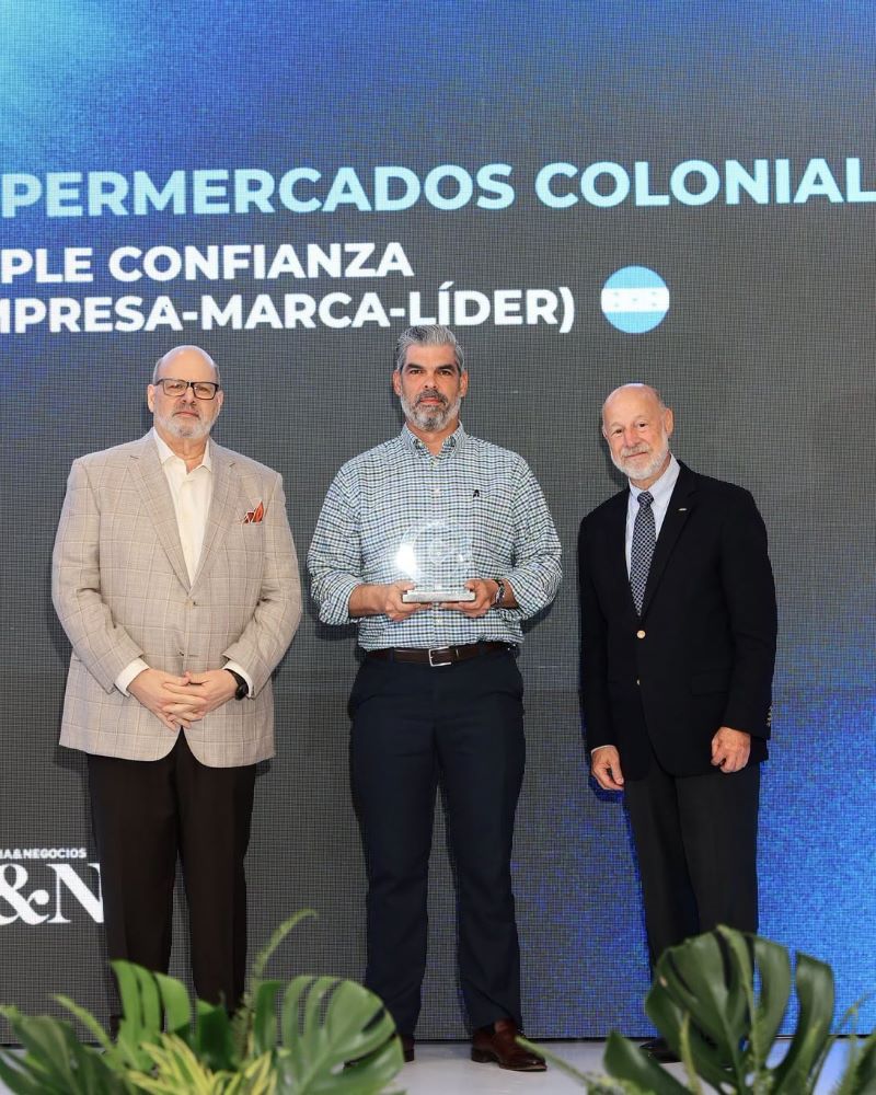 Supermercados Colonial recibe premio Empresas Huella Regional de Confianza
