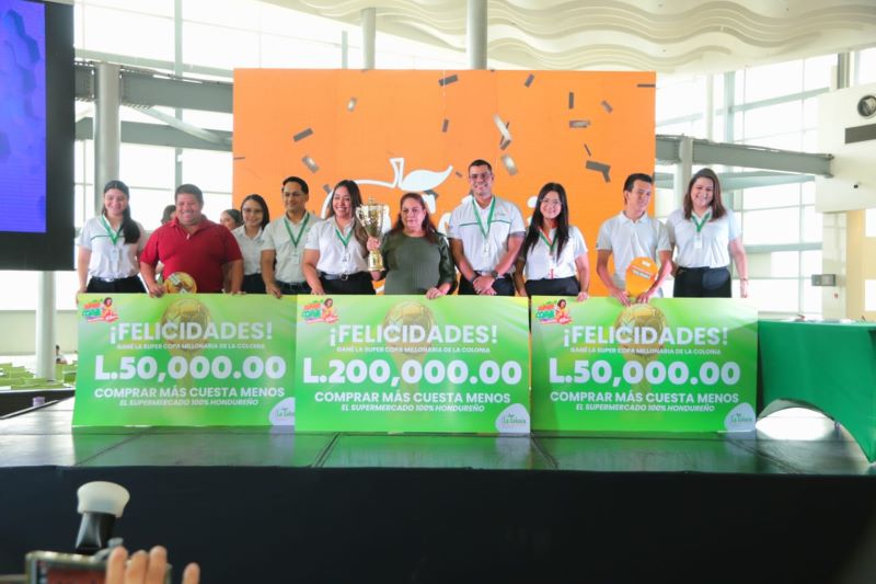 Supermercados La Colonia premia a los tres ganadores de  La promoción “Ganá la Súper Copa Millonaria”