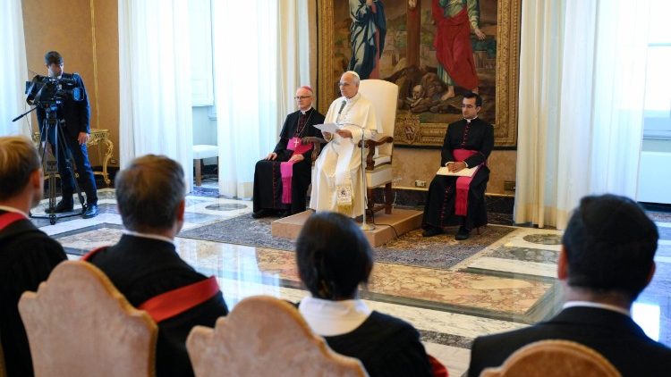 El Papa: “El valor de la educación se mide en función de la dignidad humana”